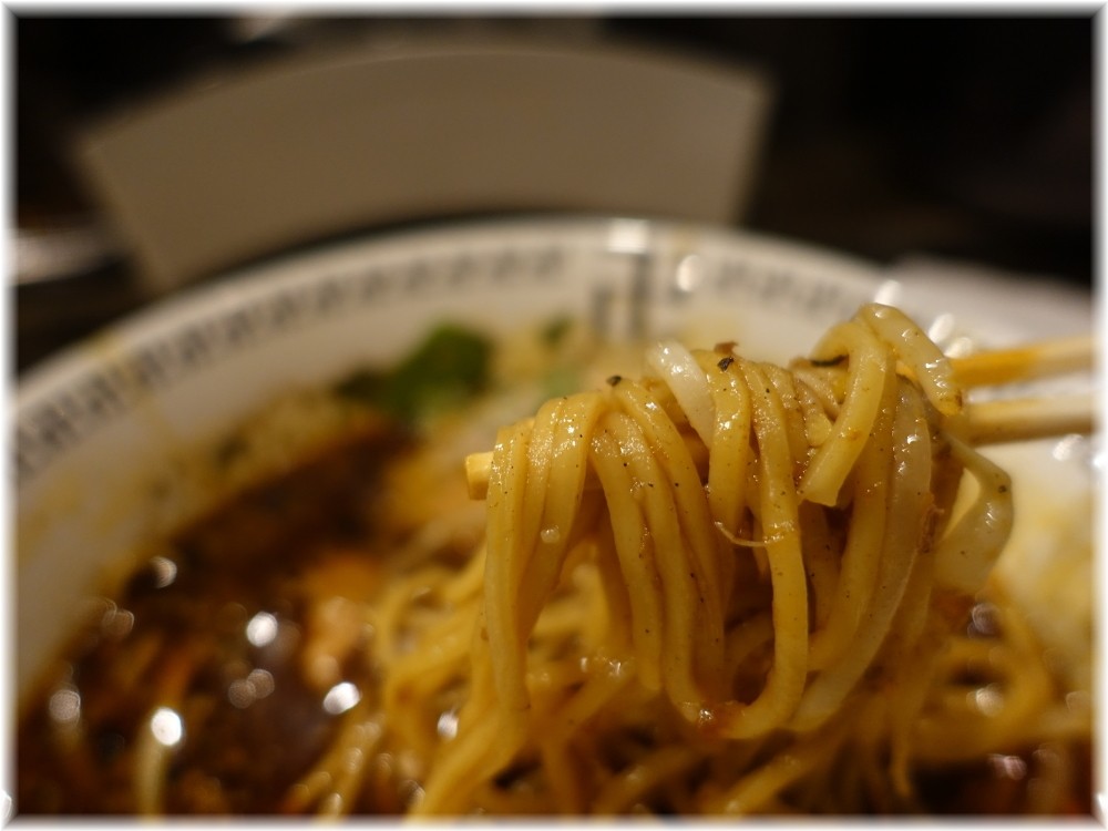 卍力 スパイス・ラー麺の麺