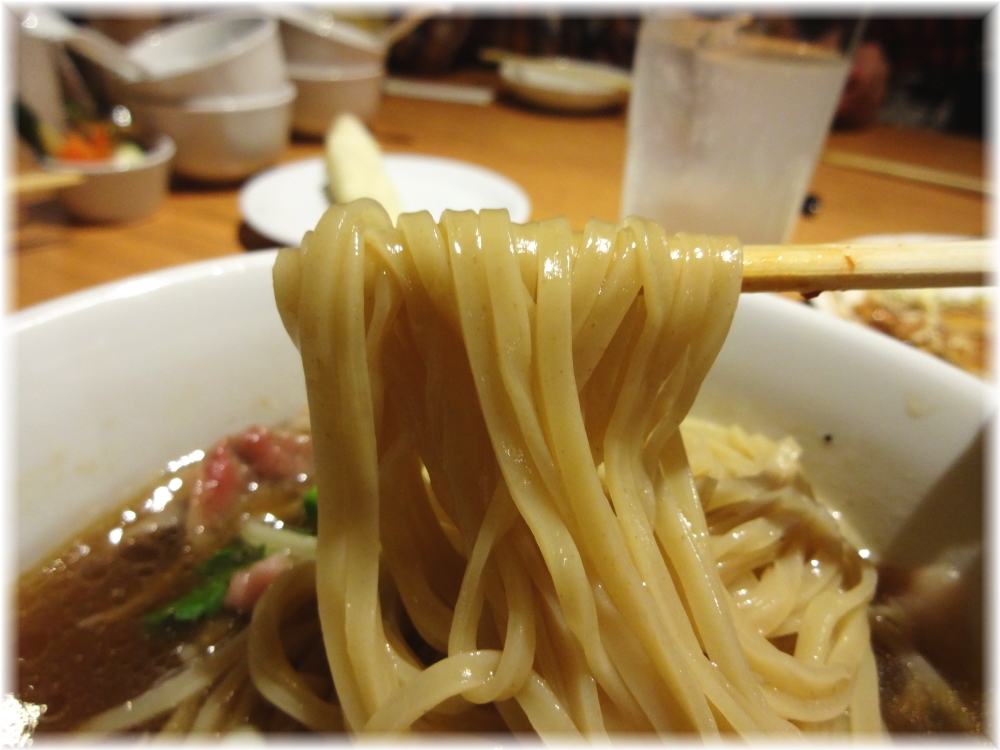 Gracia 牛タンと牛しゃぶの牛そばの麺