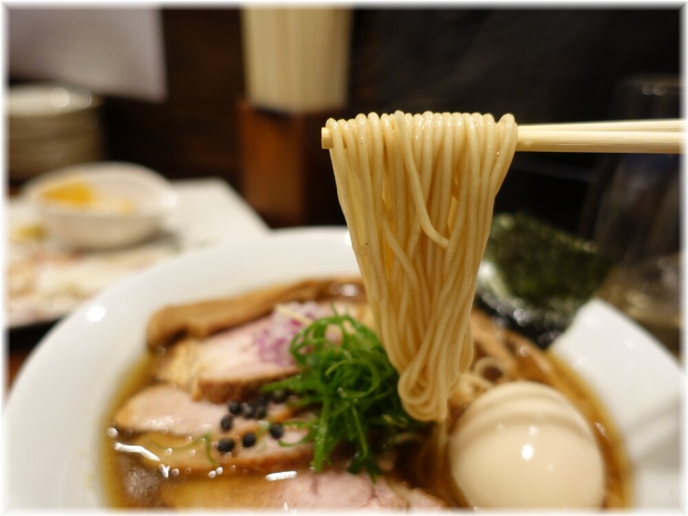 だれやめや 特製らぁ麺の麺