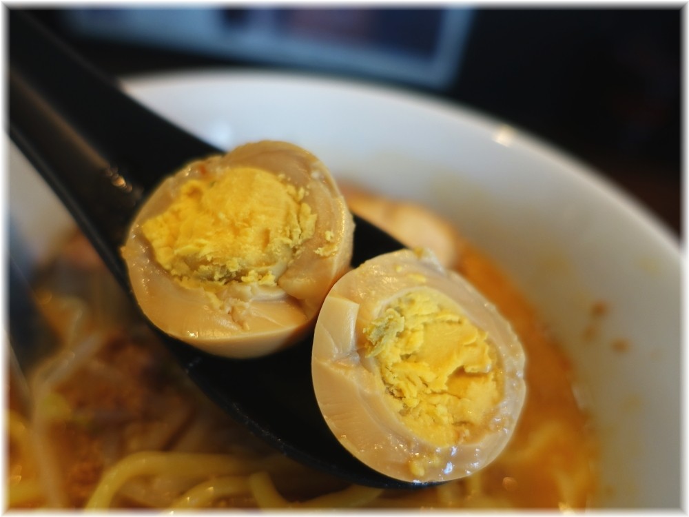ねじ式 特味噌らぁめんの煮玉子