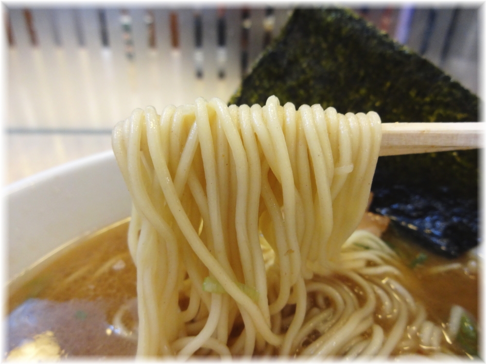 たいざん 魚介節らーめんの麺