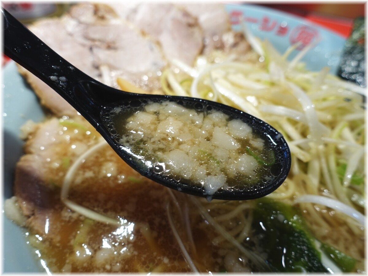 ラーショマルミャー ネギチャーシューメン(醤油)のスープ