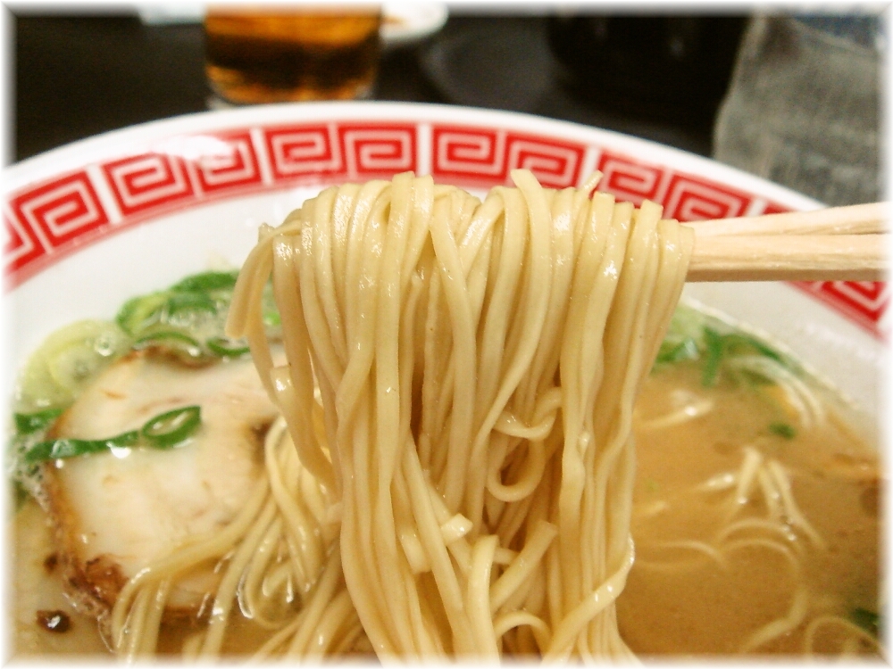 赤のれん&とん吉 赤のれんラーメンの麺