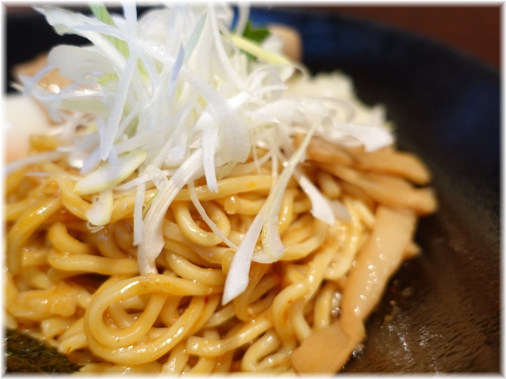 二代目油そばつよ志 油そば(味噌)の麺
