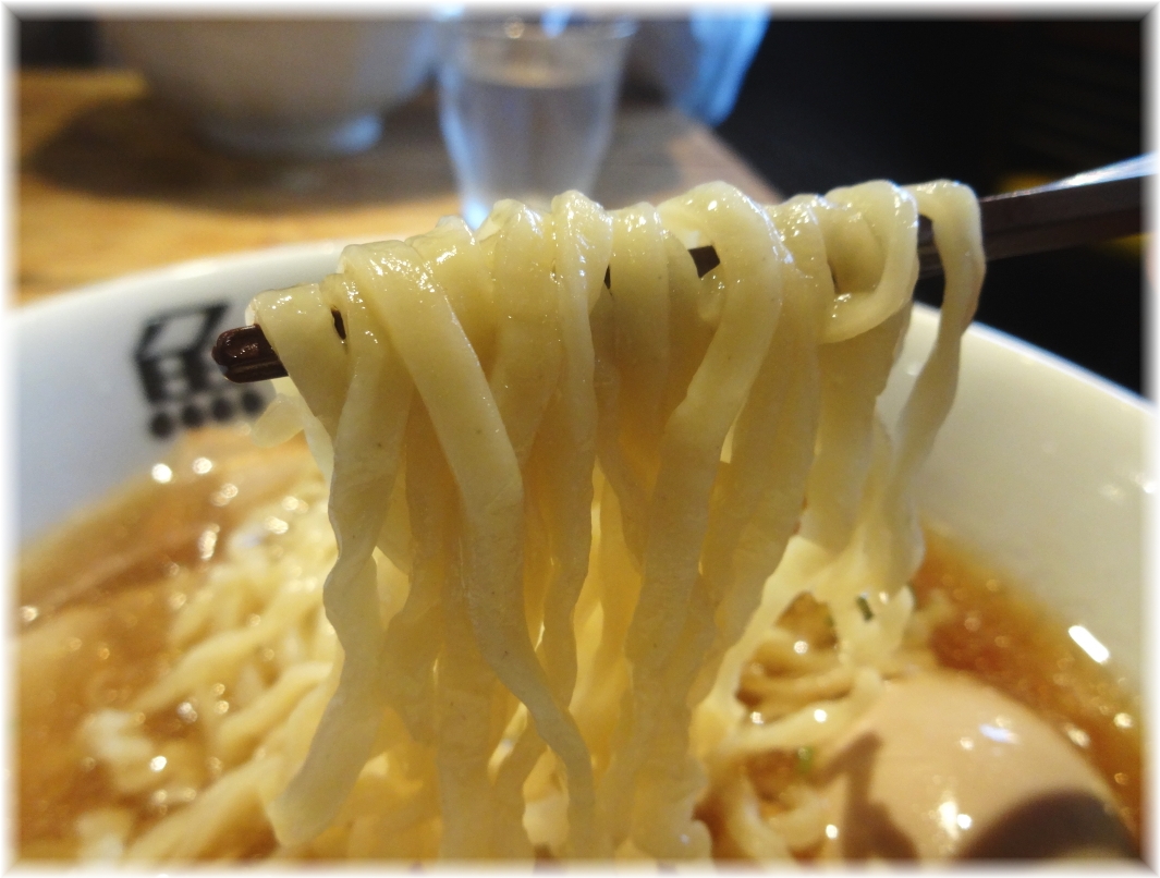 とと 中華そば+スペシャルトッピングの麺