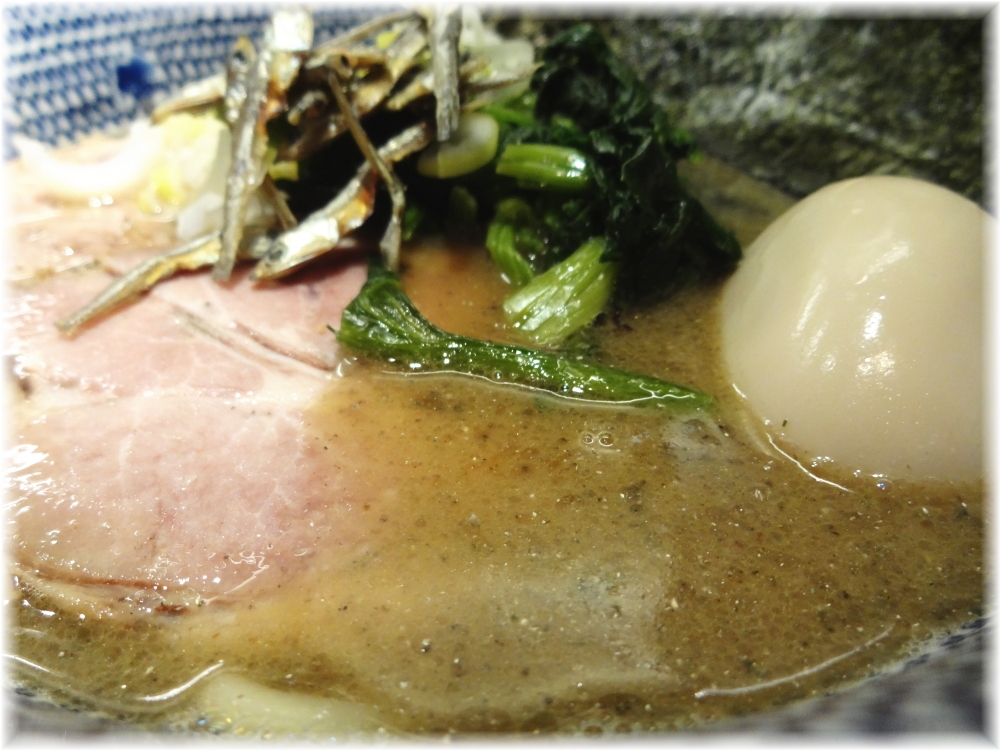 東京煮干屋本舗 特製煮干ラーメン(にぼ増し増し)のスープ