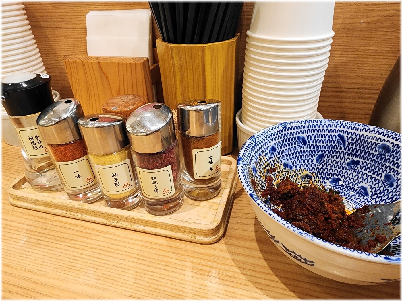 舎鈴田町店9 卓上の調味料