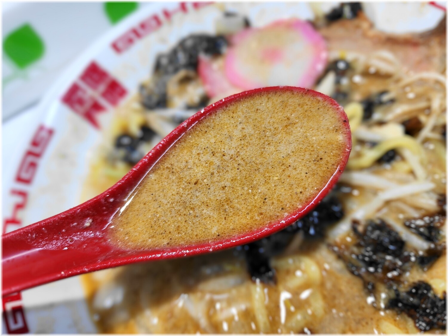 MISOHANAMICHI三田店3 濃厚煮干し味噌ラーメンのスープ