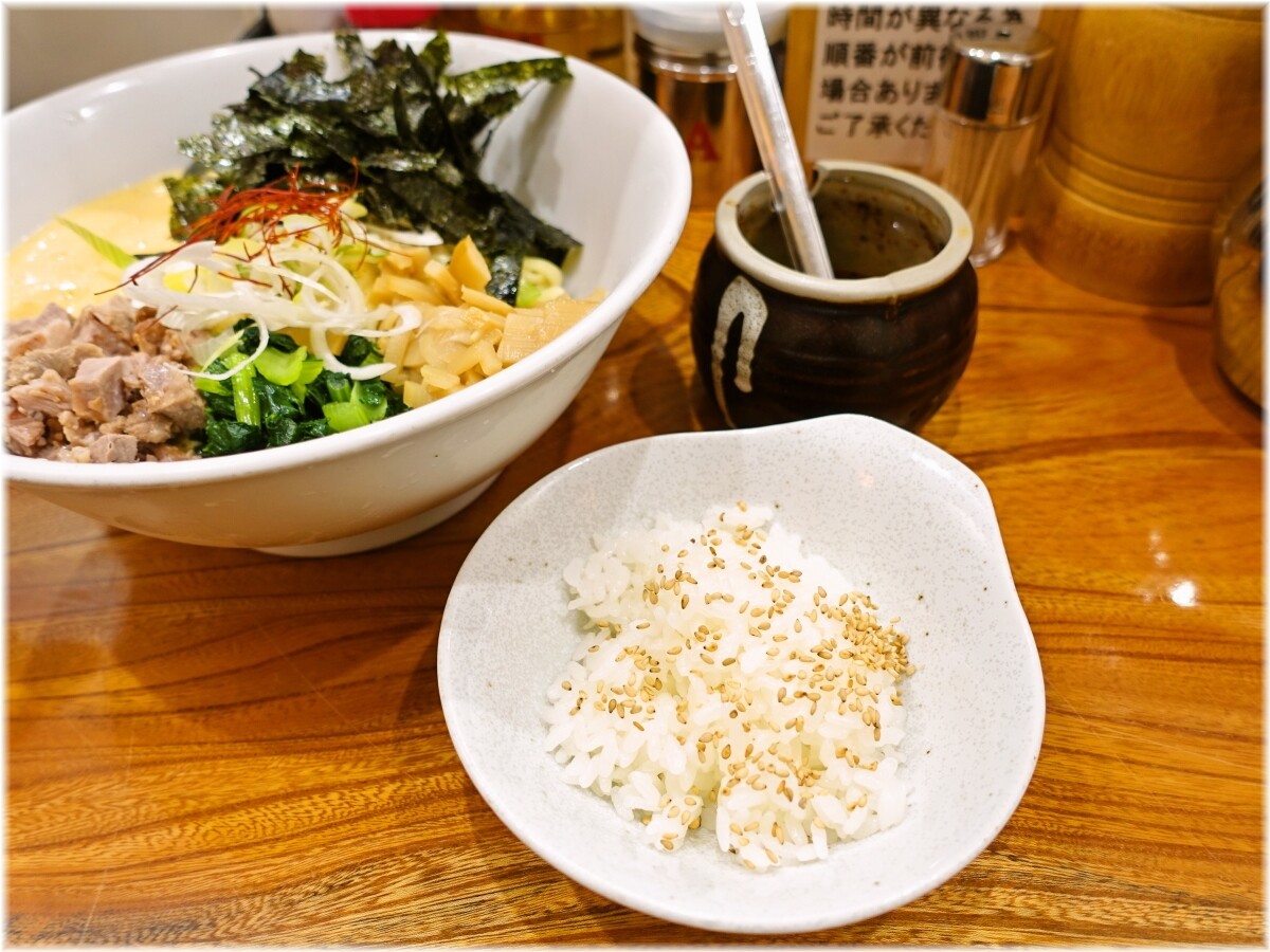 神田らぁめん悠 サービスの追い飯と自家製ラー油