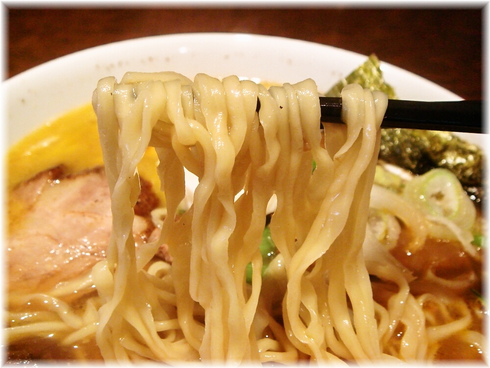 ピアット 洋風ラーメンの麺