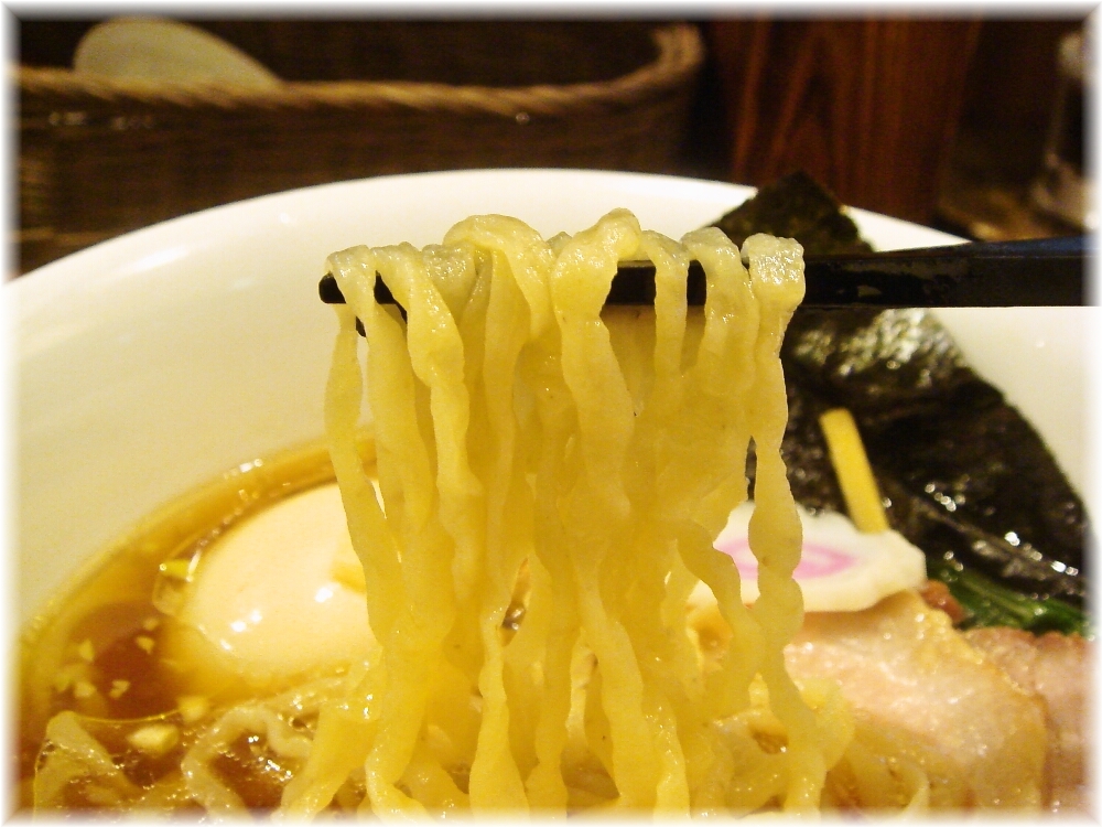 ビーハイブゲンキノモト 手打ち中華そばの麺