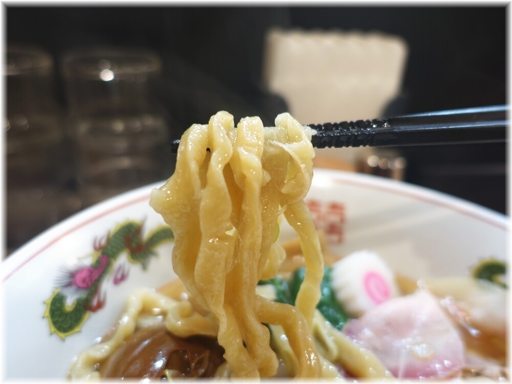 MENクライ 醤油味玉ラーメンの麺