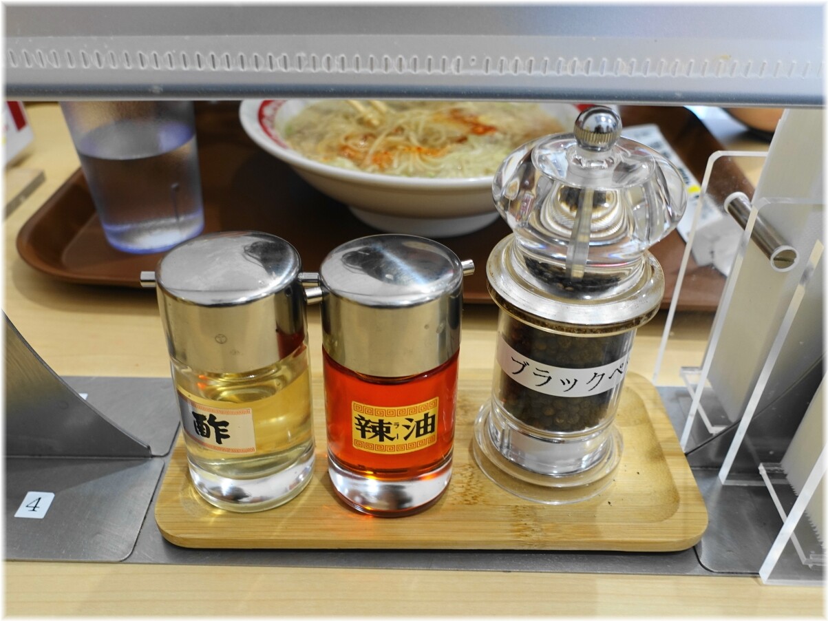 オカモトタンメン板橋店 卓上の調味料