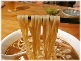 Ozy's Dining 魚魚 焦がし追い煮干しラーメン(醤油)の麺