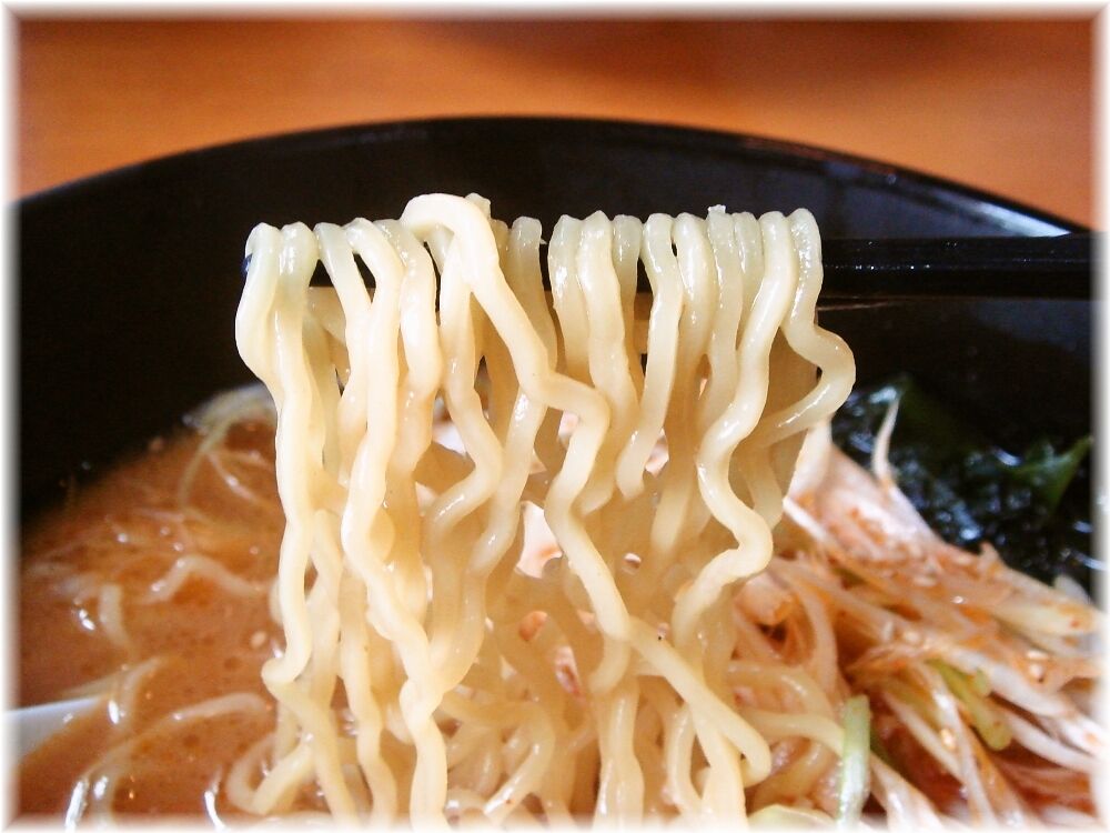 めんいち ねぎらーめん(味噌)の麺