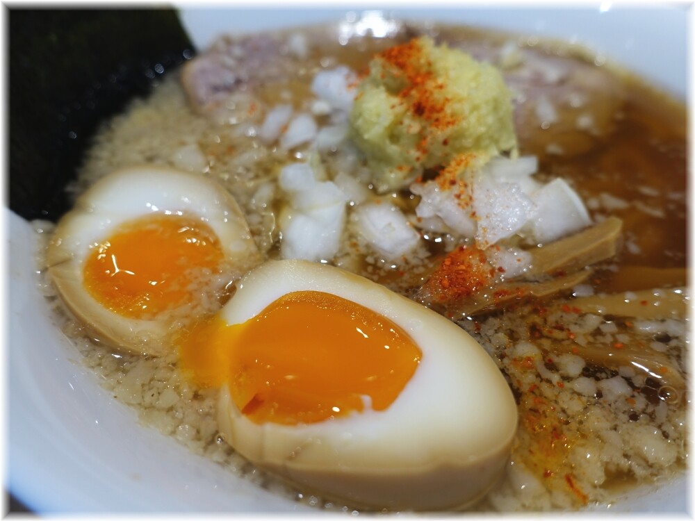 中華そばコヨシ渋谷店 味玉黄金生姜背脂中華そばの具2