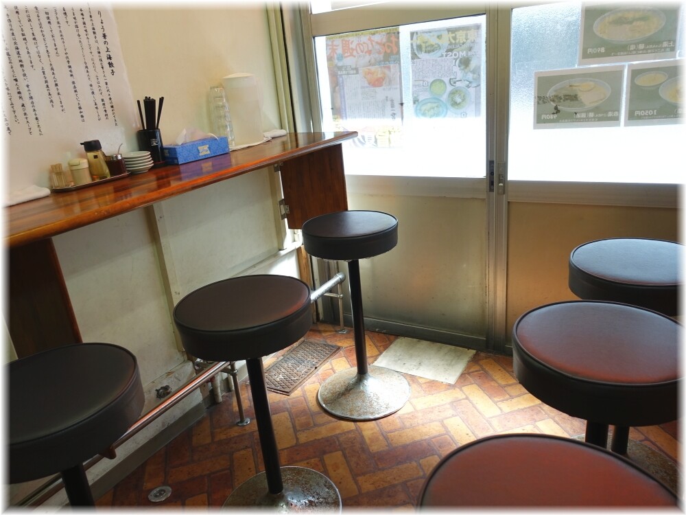 りょう華 工場店 店内