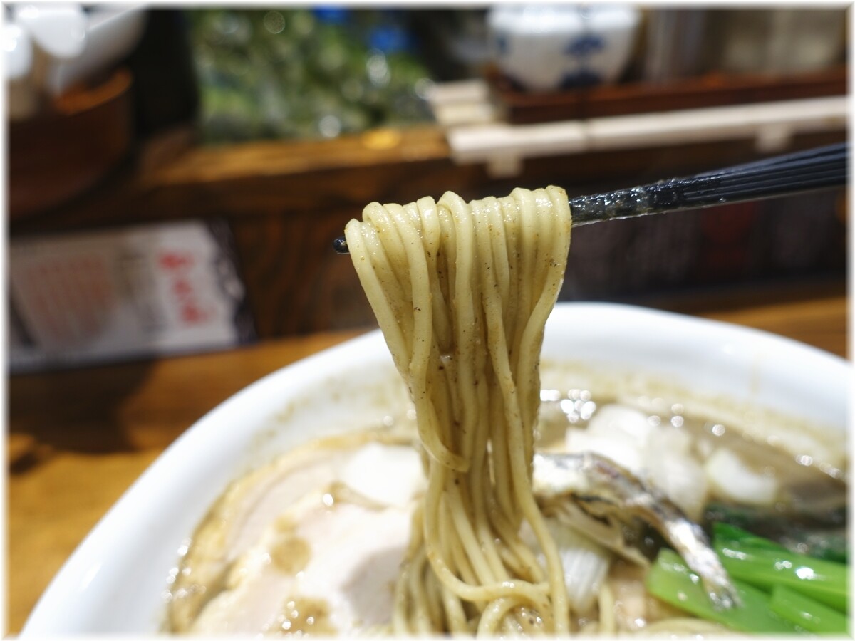 古田島 ゴクニボ瀬戸内煮干らーめん全部のせの麺