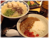 由丸 博多ラーメンと牛すじカレーセット