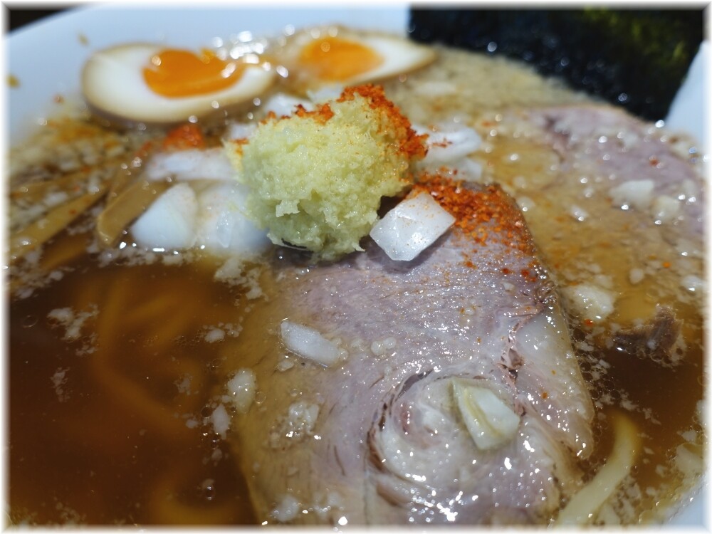 中華そばコヨシ渋谷店 味玉黄金生姜背脂中華そばの具