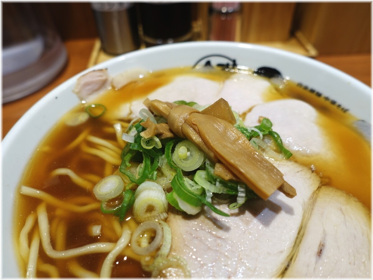 ひらこ屋TRSミ店 あっさり煮干そばの具2