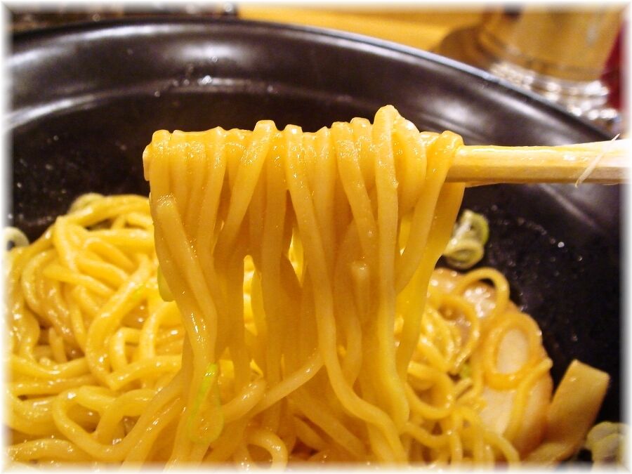 味の天徳 油そばシングルの麺