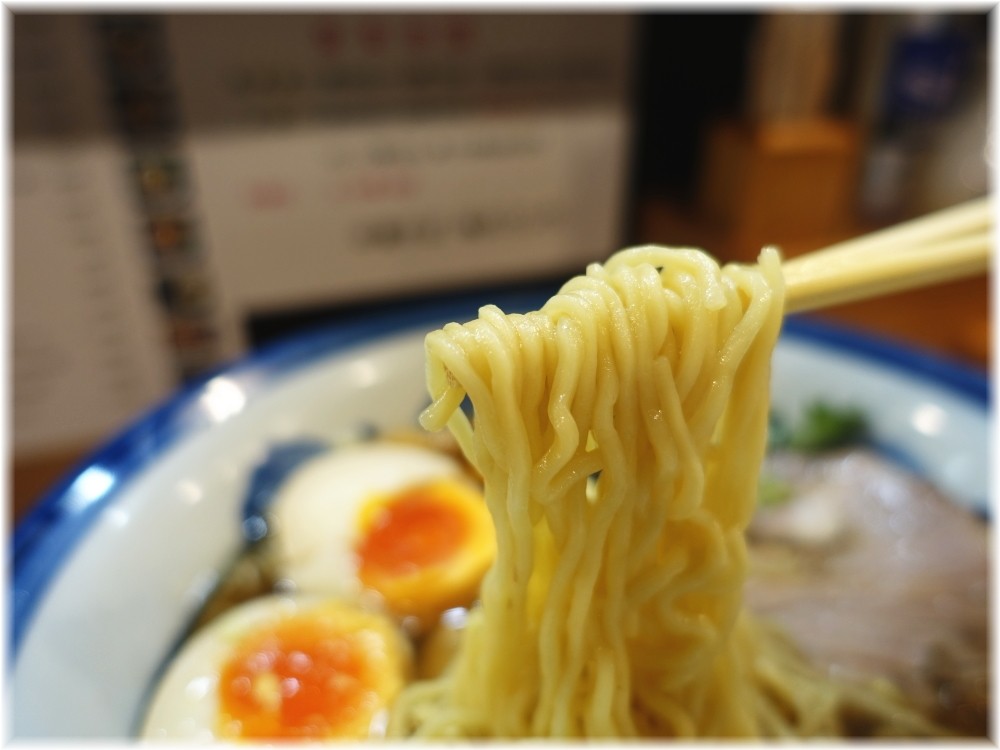 琳久 特製醤油らーめんの麺