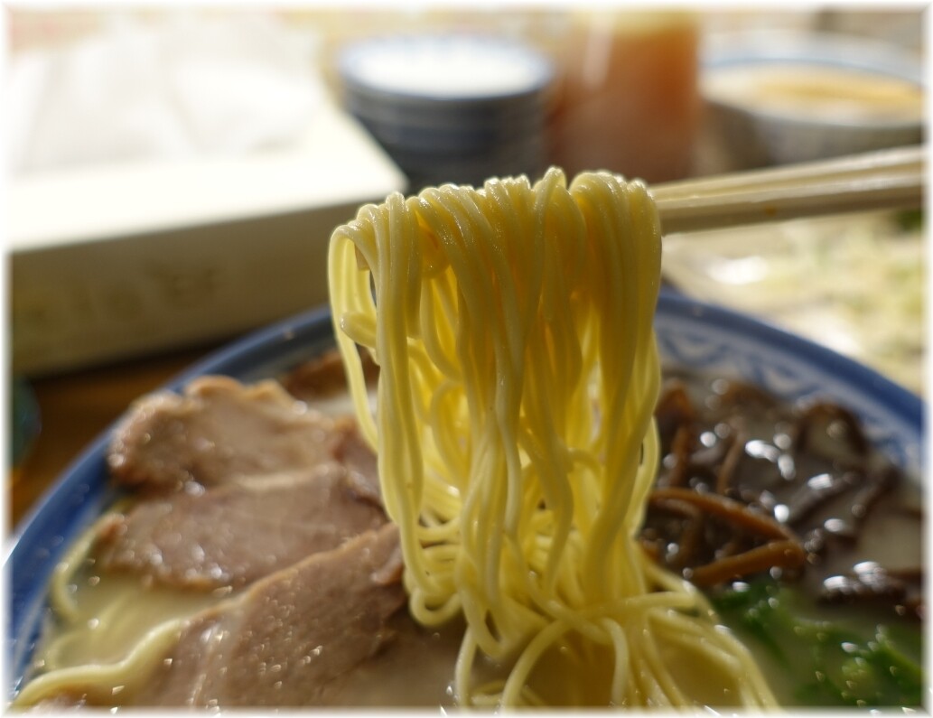 しばらく2 ラーメンの麺