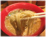 一風堂 明大前店 赤丸新味肉入りの麺