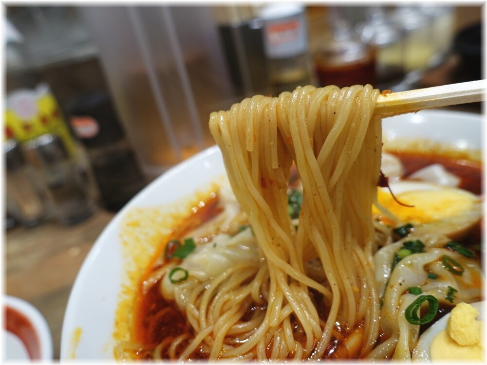 広州市場田町店 麻辣雲呑麺の麺