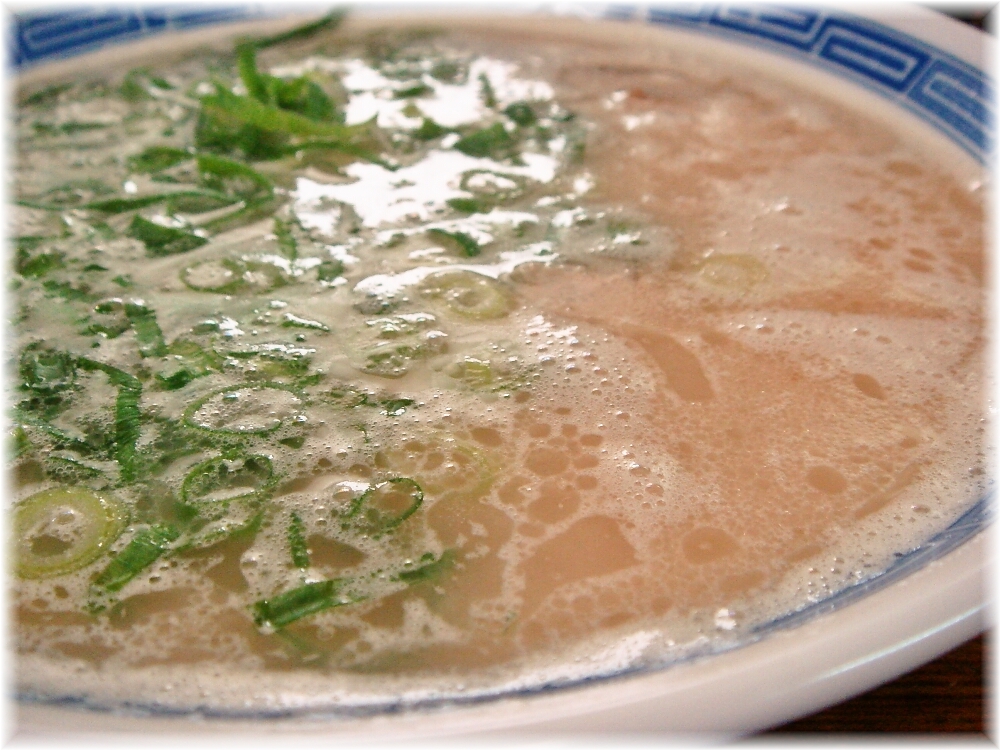 名島亭 ラーメンのスープ