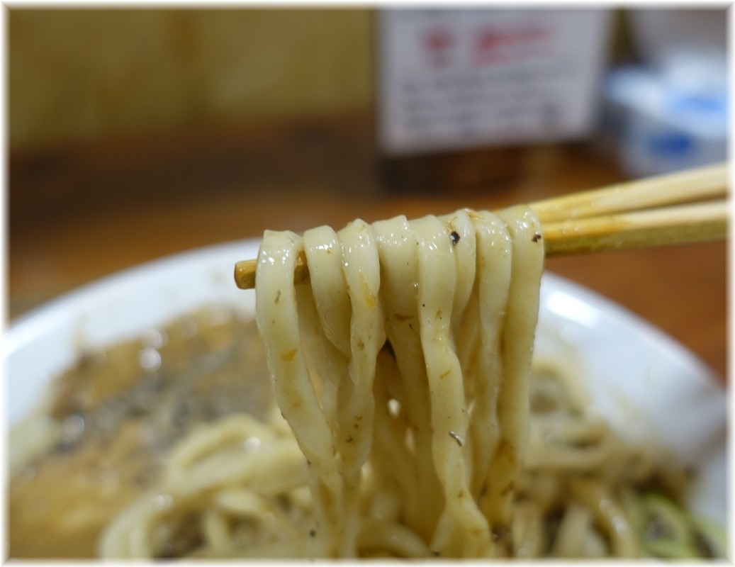 長尾中華そば東京神田店 ごぐにぼMAXの麺