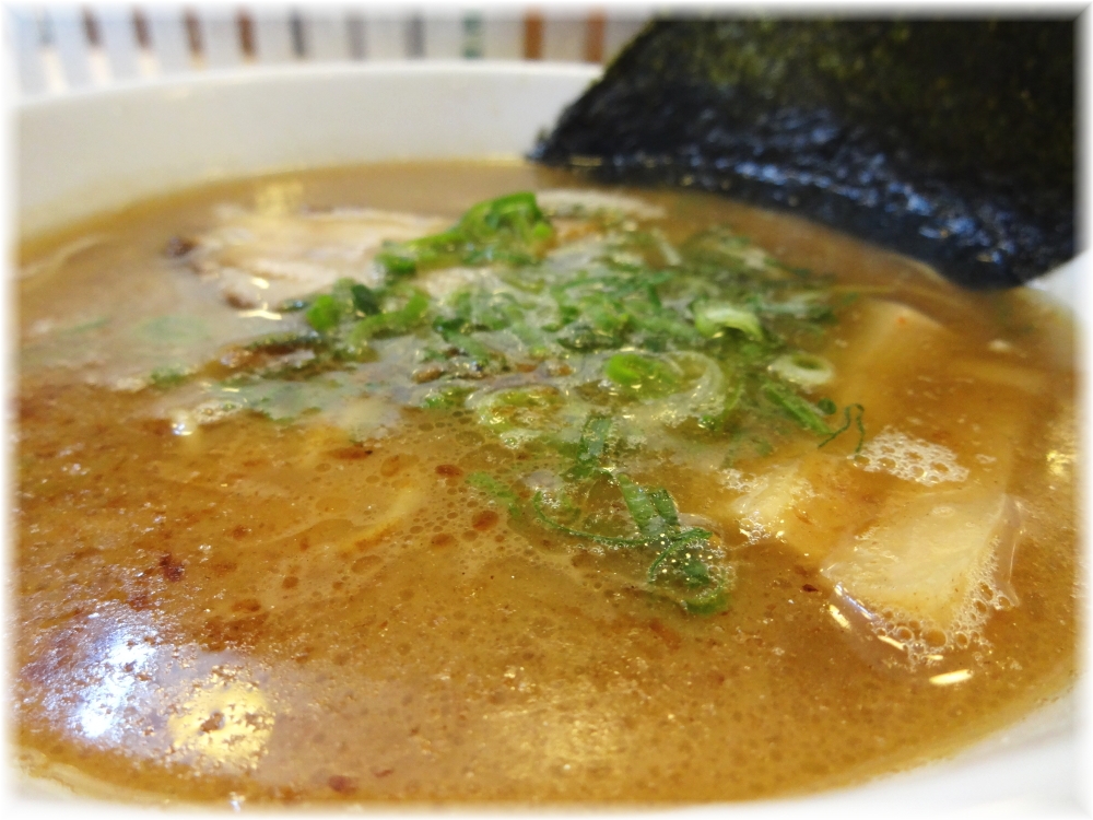 たいざん 魚介節らーめんのスープ