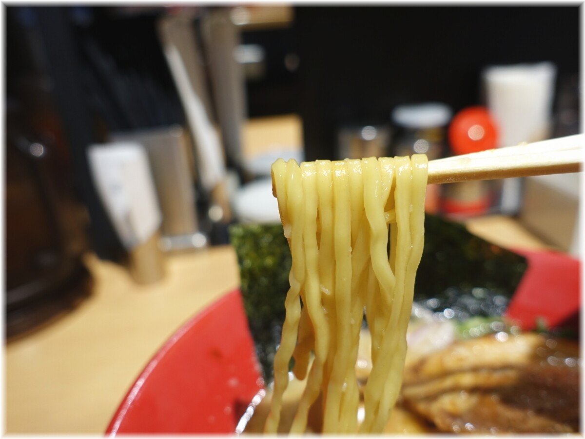 一風堂五反田東口店 特製味噌赤丸の麺