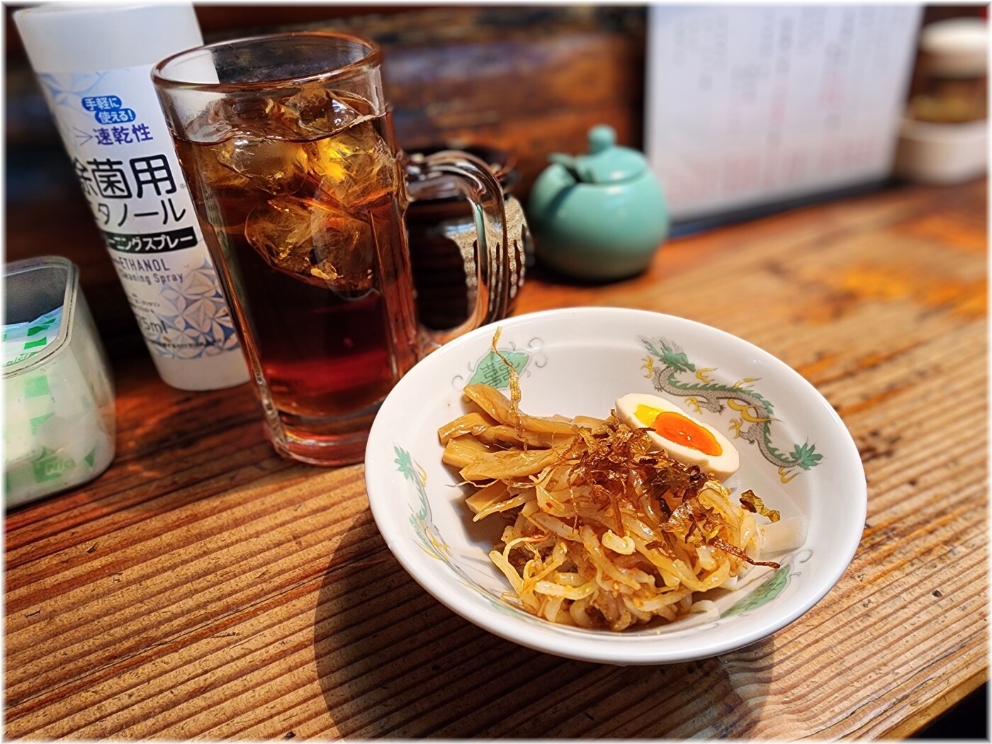 ラーメン山小屋大森北店 ウーロンハイと三点盛り