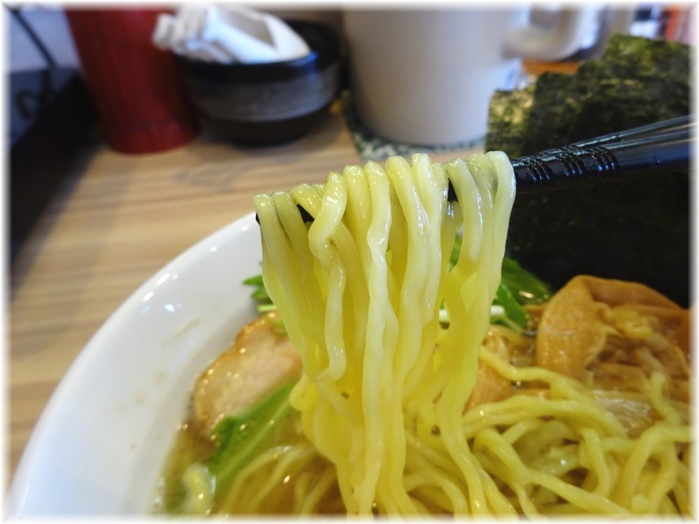 麺やしし丸。 しし丸らーめんの麺