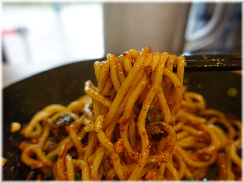 担々麺ぺんぺん 成都担担麺の麺