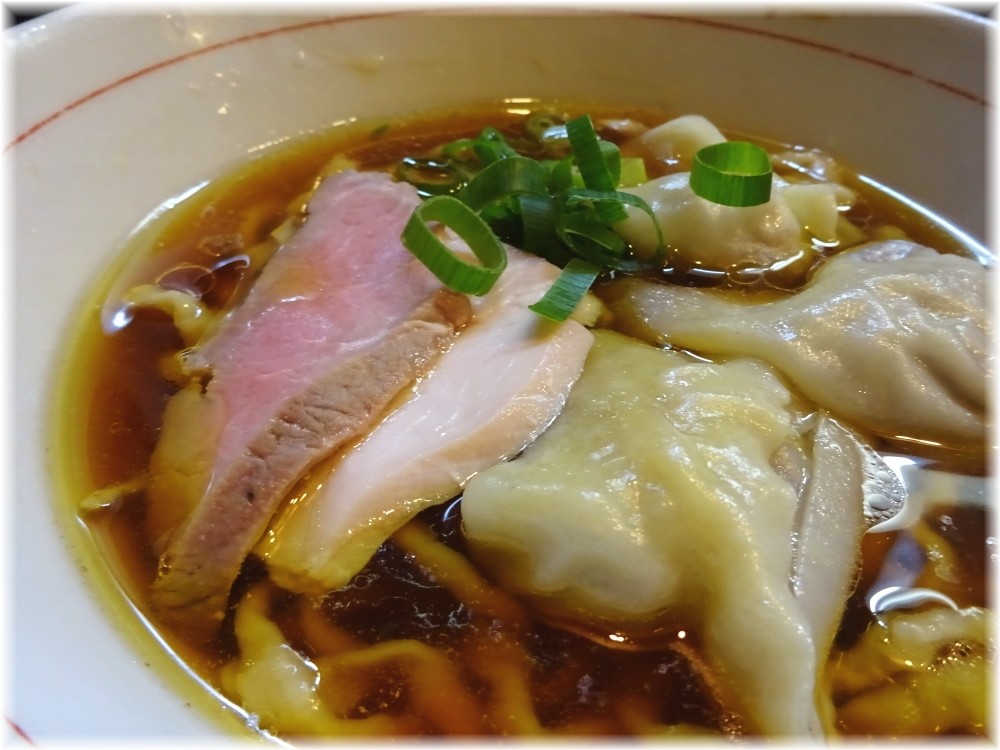 かねかつ ちゅるりんわんたんめんの具