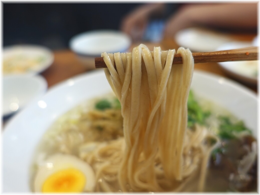 羊香味坊 魚羊麺の麺