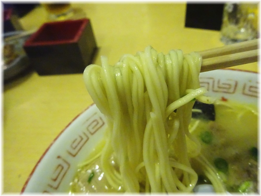 潘陽軒本店 ラーメンの麺