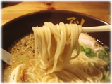 でびっと 醤油とんこつの麺