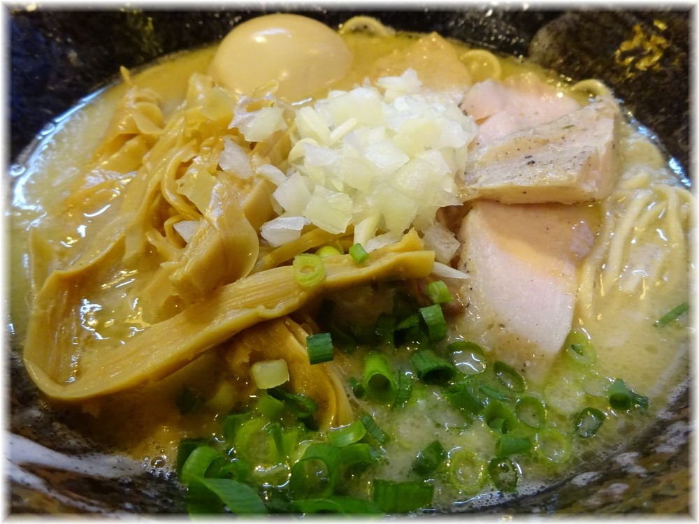麺堂稲葉 とりそば(得のせ)の具