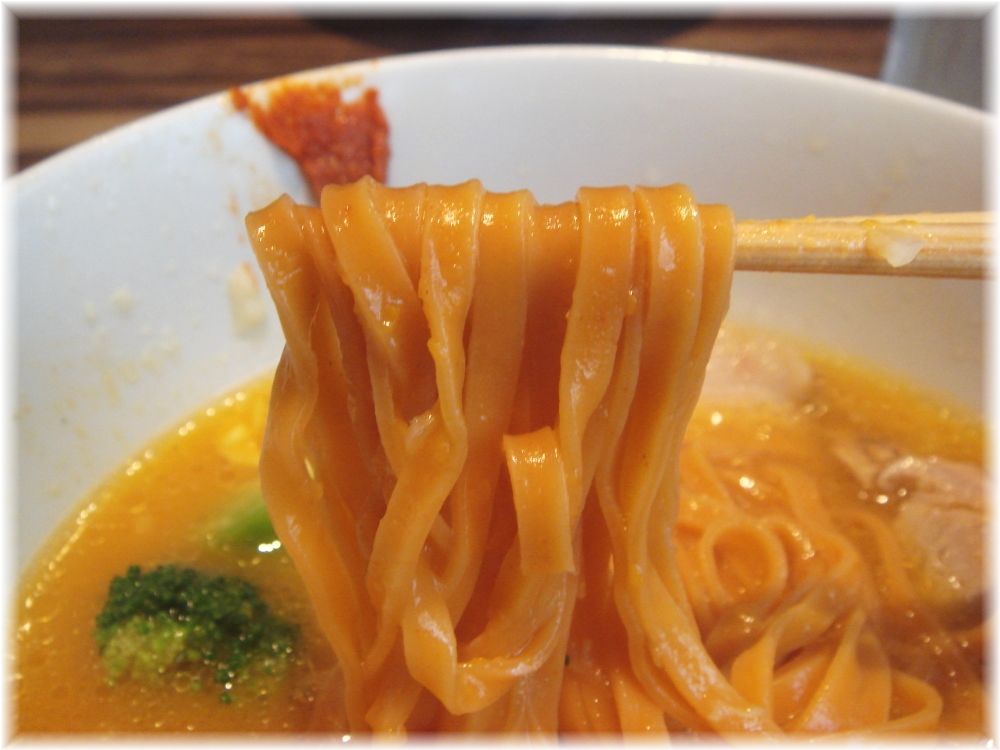 ソラノイロ ベジソバの麺