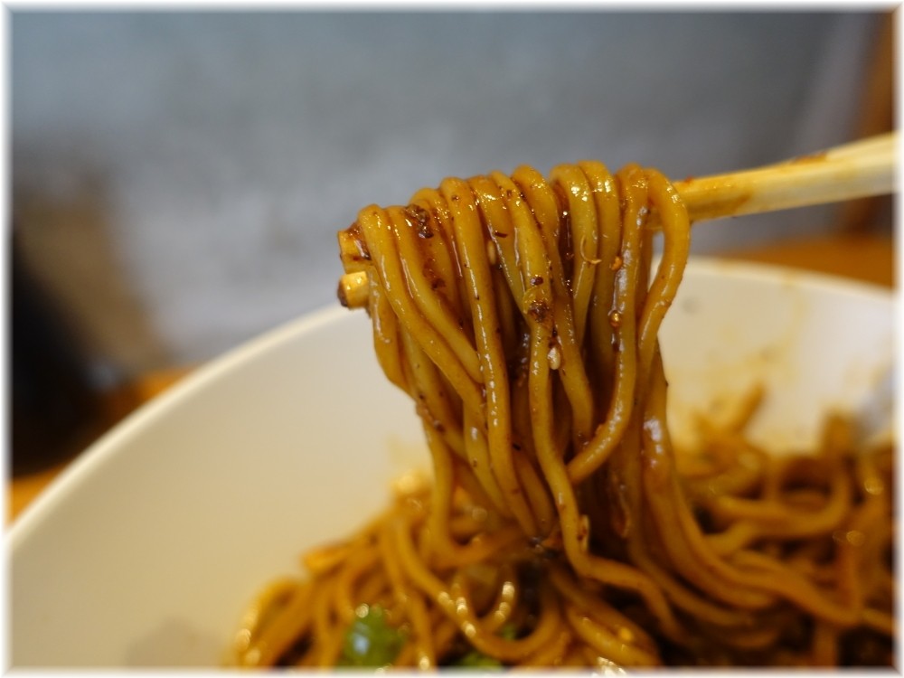 ピリリ 成都坦坦麺の麺