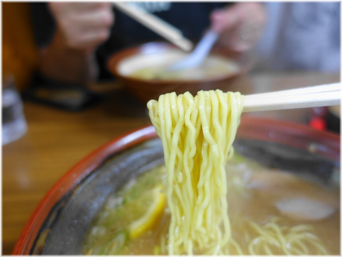 十八番@能代 味噌(並)の麺