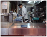 暖々 食券と店主