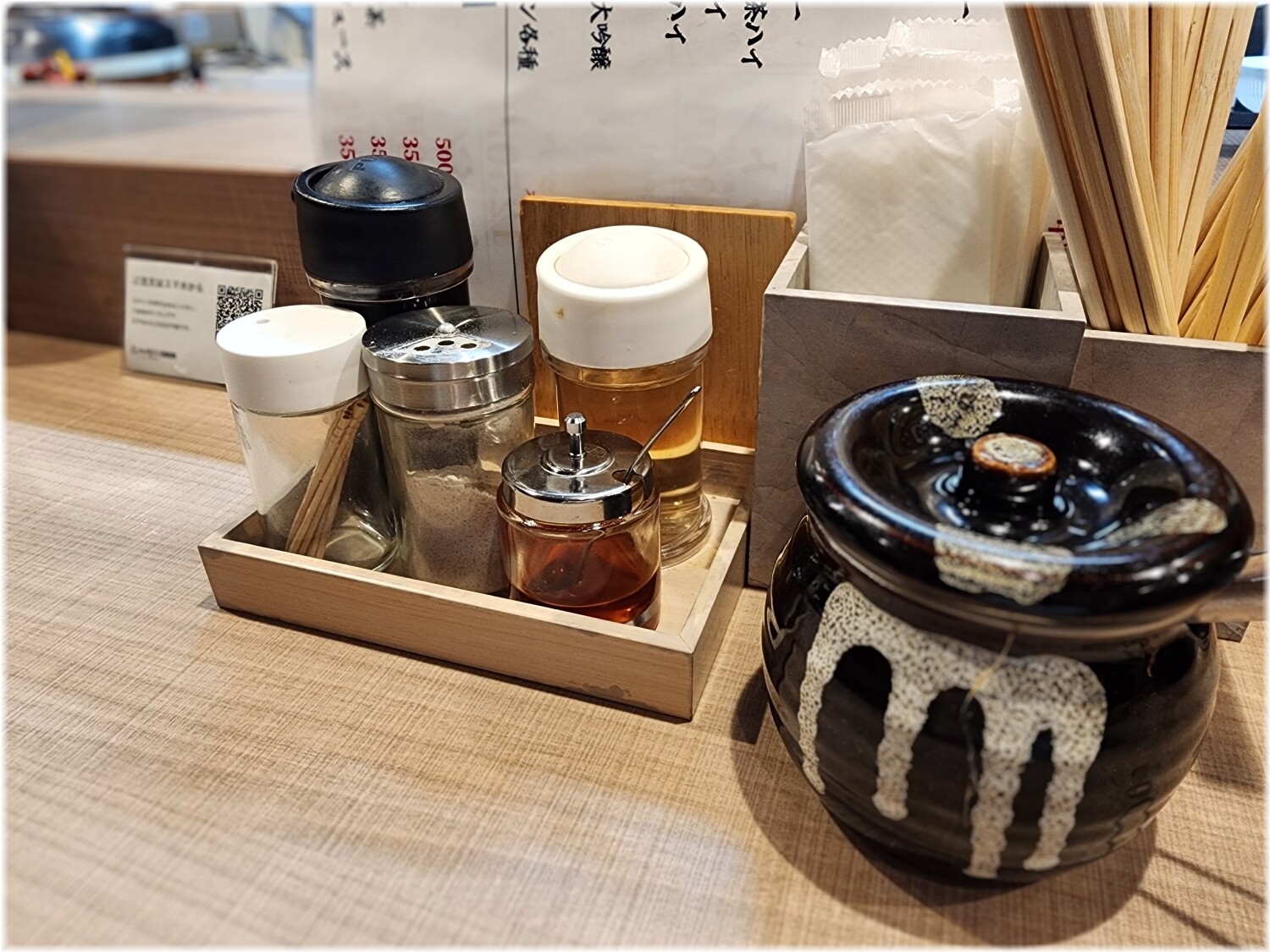 元祖岐阜ラーメンめんのすけ 卓上の調味料等