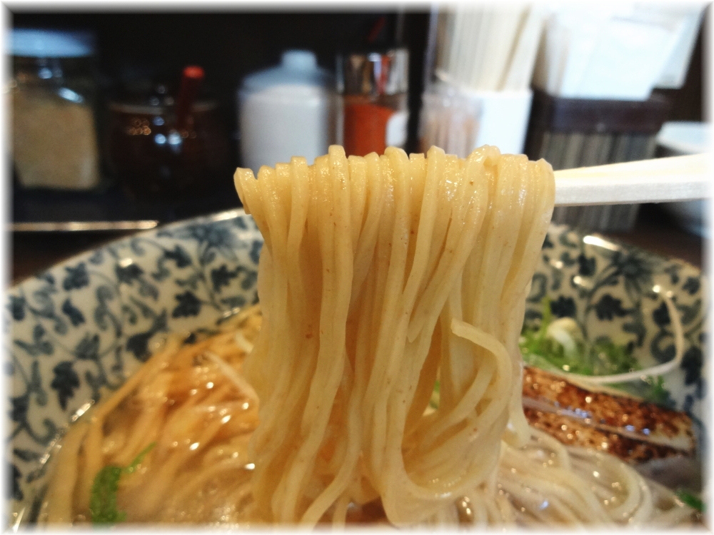 一瑳 あっさり鶏そばの麺