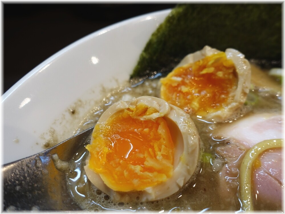 麺屋りゅう 味玉背脂煮干しそばの味玉