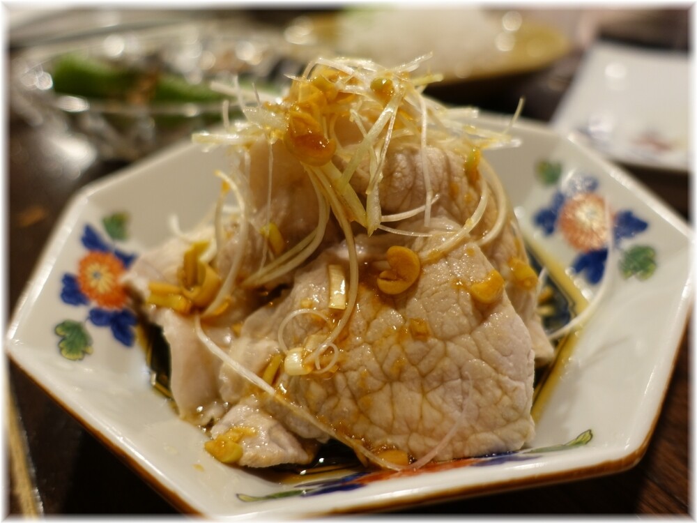 金町製麺13 豚しゃぶの油淋ソースがけ